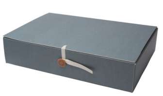 Arkistokotelo A4 nappi/nauha 8 cm, Arkistolaitoksen hyväks.