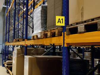 Käytäväopaste itseliimautuva 149 x 149