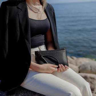 Kirjekuorilaukku nahkainen